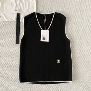 CHANEL Black Knit V-Neck Sleeveless Top with White Trim
